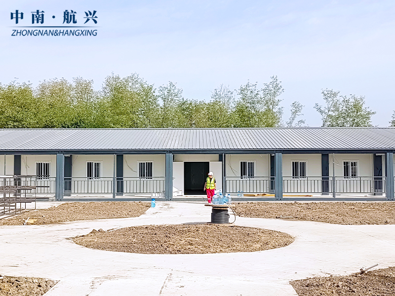 塞尔维亚拼装箱营地项目